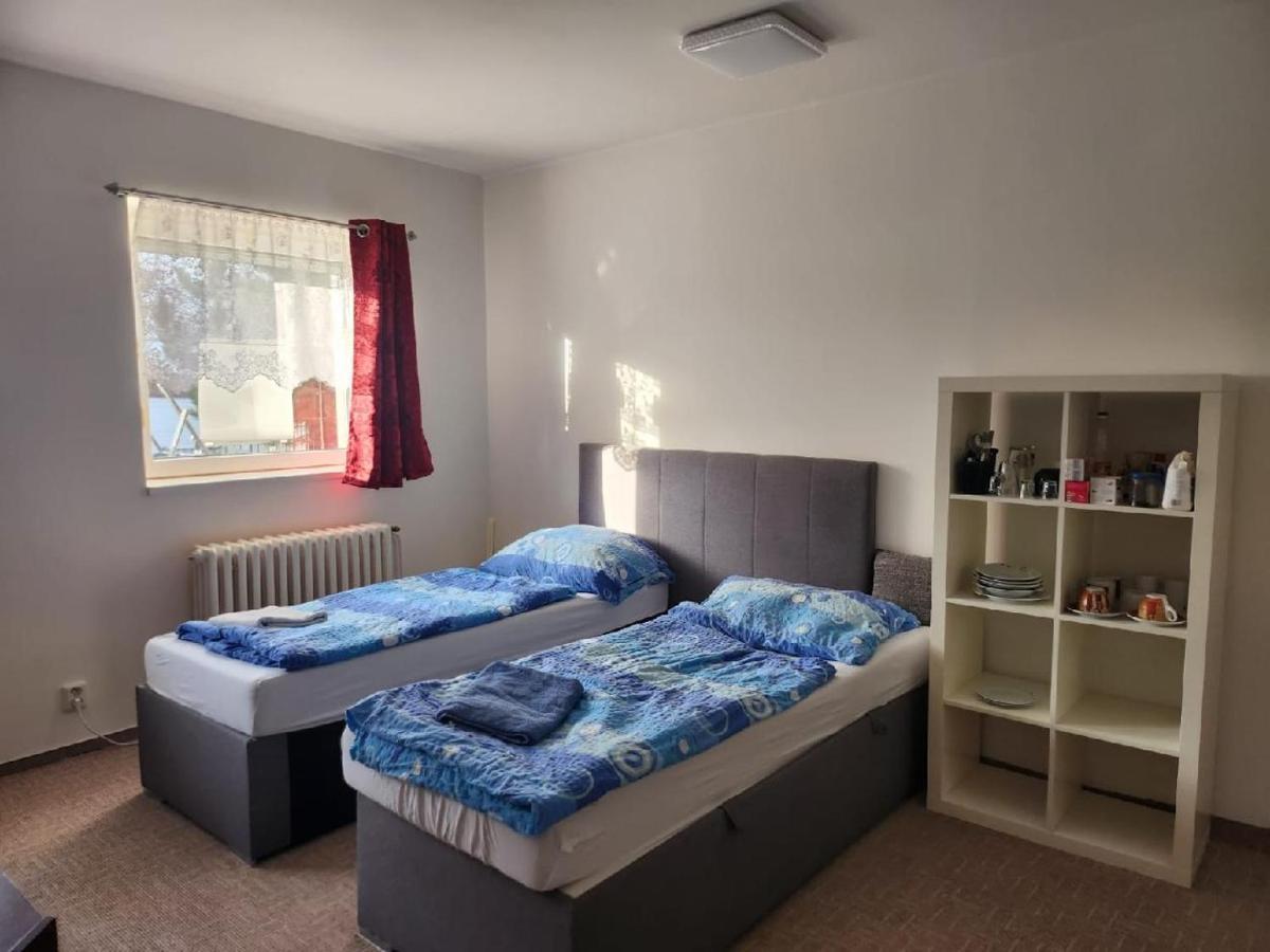 Homestay U Hanky Zdiby Buitenkant foto